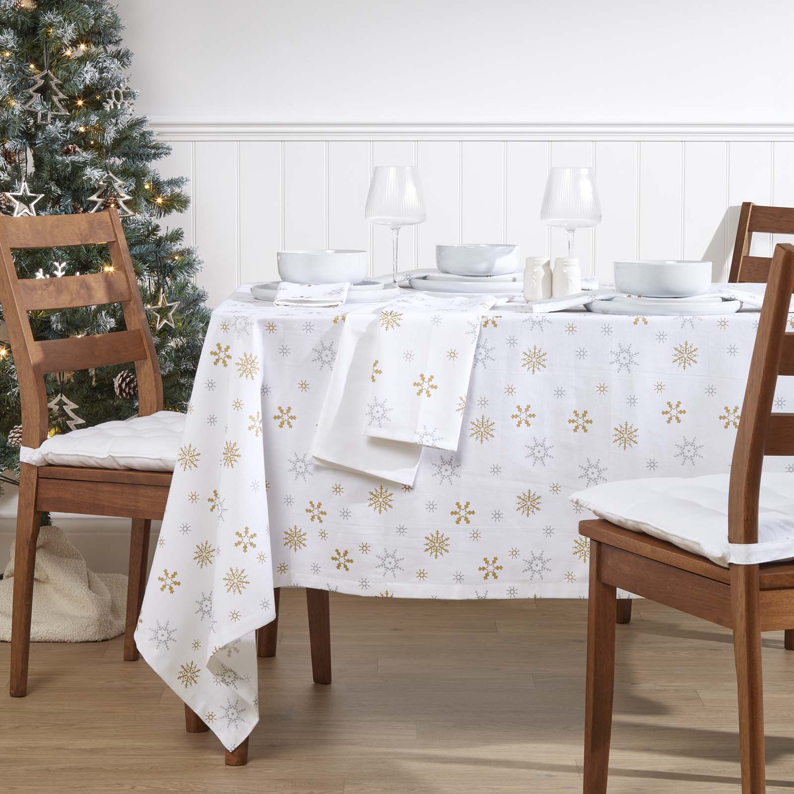 Gold Snowflake Christmas Tablecloth | 137 x 228cm | White