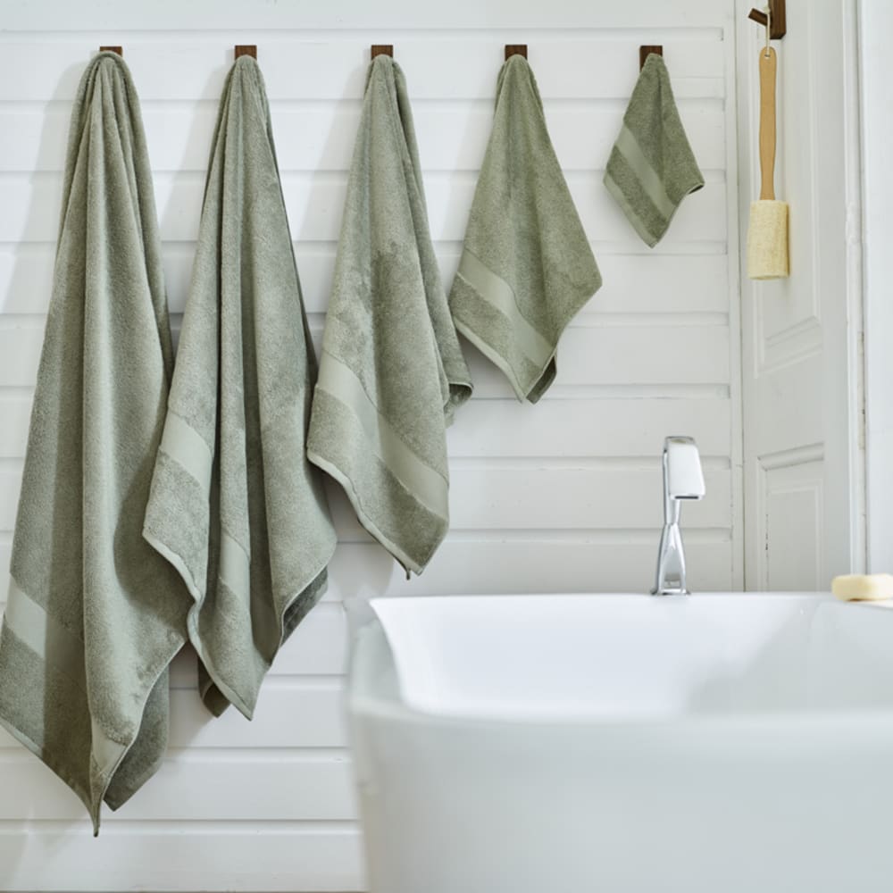 Egyptian Embrace Towels – 550gsm Egyptian Cotton, Fluffy Soft & Highly Absorbent | Bath Towel | Sage Green