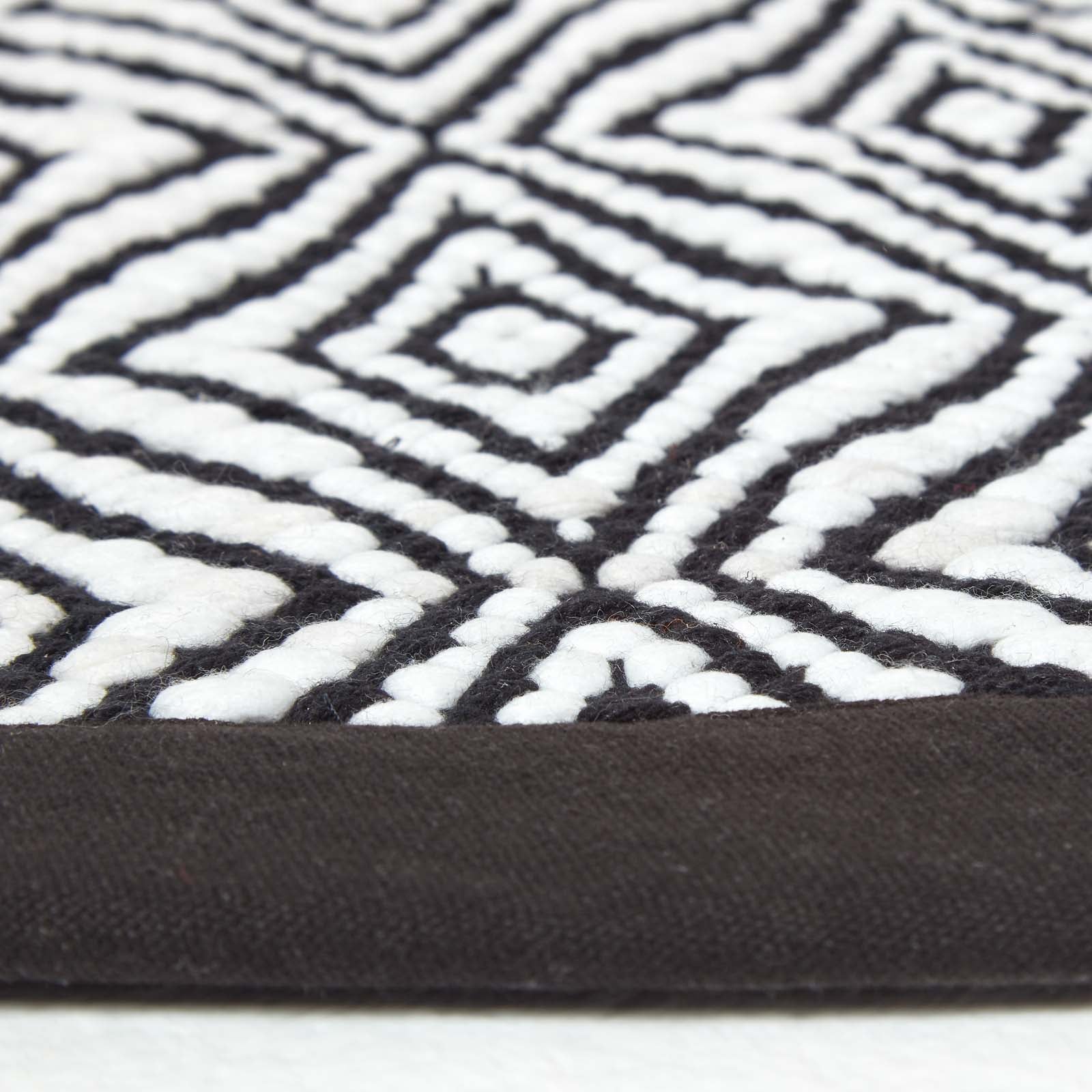 Trance Black And White Diamond Pattern Recycled Fibre Rug | 150cm | Black & White