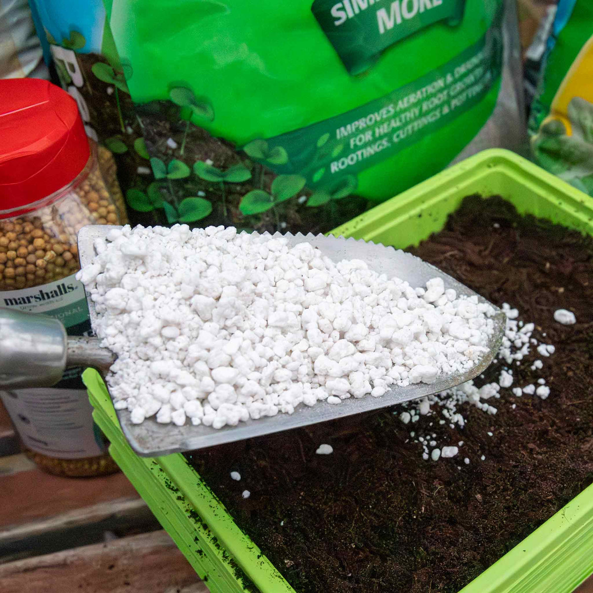 Perlite 10 Kg (2-5 Mm) Lightweight Volcanic Soil Improver | Set of 1