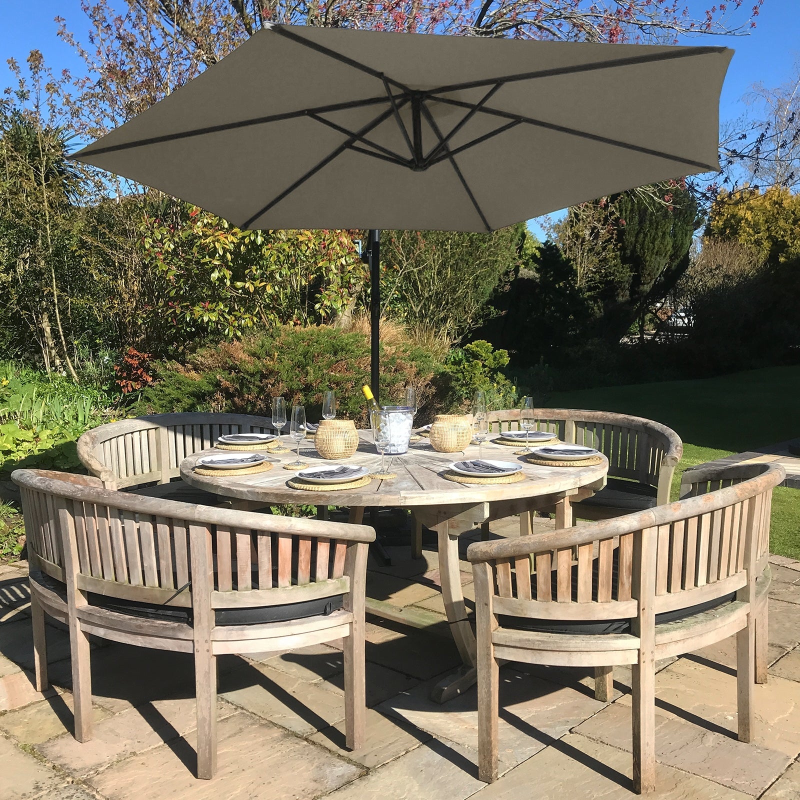 Cantilever Parasol & Square Base | Beige