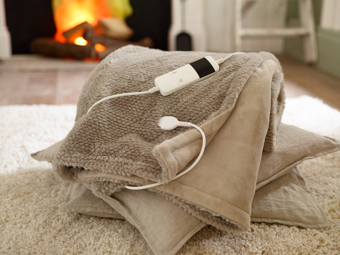 Sandringham Faux Fur Heated Throw 130x170cm – Luxurious Electric Ultra-soft Blanket With 10 Heat Settings | 130cm x 170cm | Taupe