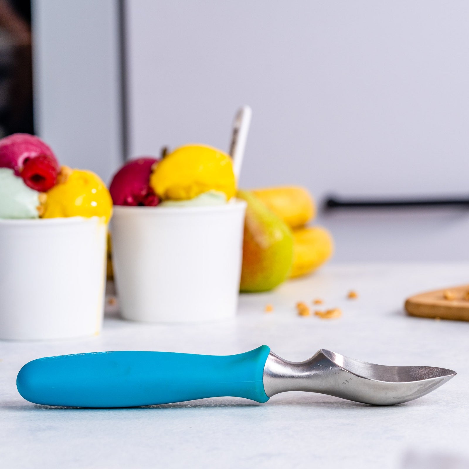 BlauKe Stainless Steel Ice Cream Scoop - Professional Ice Cream Scooper With Comfortable Non-slip Rubber Grip - Dishwasher Safe