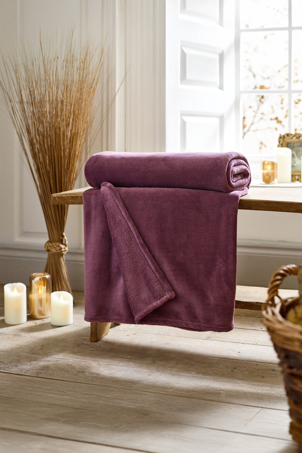 Snuggle Touch Solid Colour Fleece Throw – 140x180cm – Super Soft Plain Blanket | 140cm x 180cm | Magenta