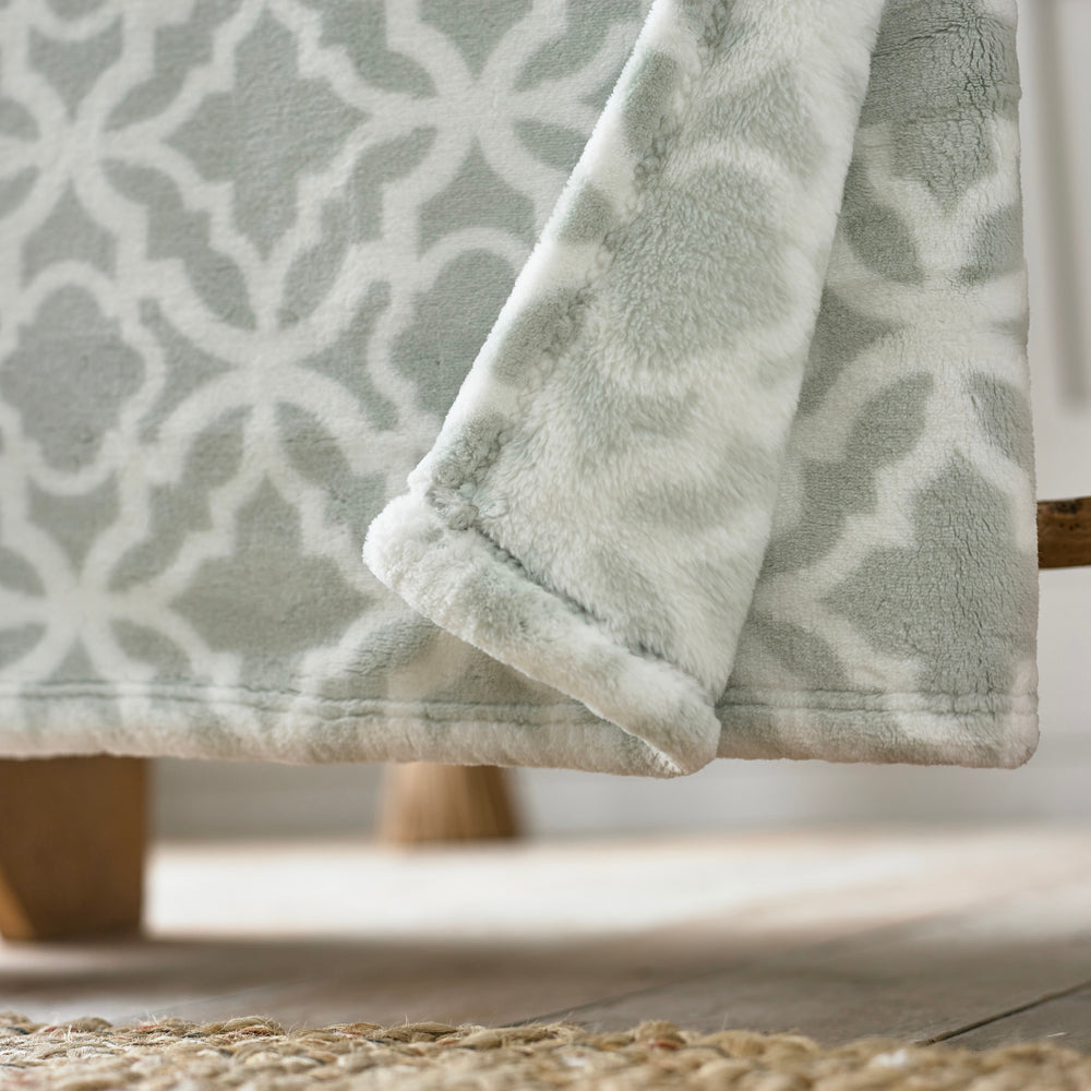 Dovedale Luxury Supersoft Plush Throw | 150cm x 180cm | Gray