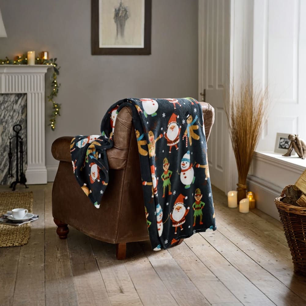 Festive Christmas Dancers Fleece Throw – Soft 140x180cm Blanket With Santa, Snowmen & Elves – Cosy Winter Sofa Blanket | 140cm x 180cm | Green