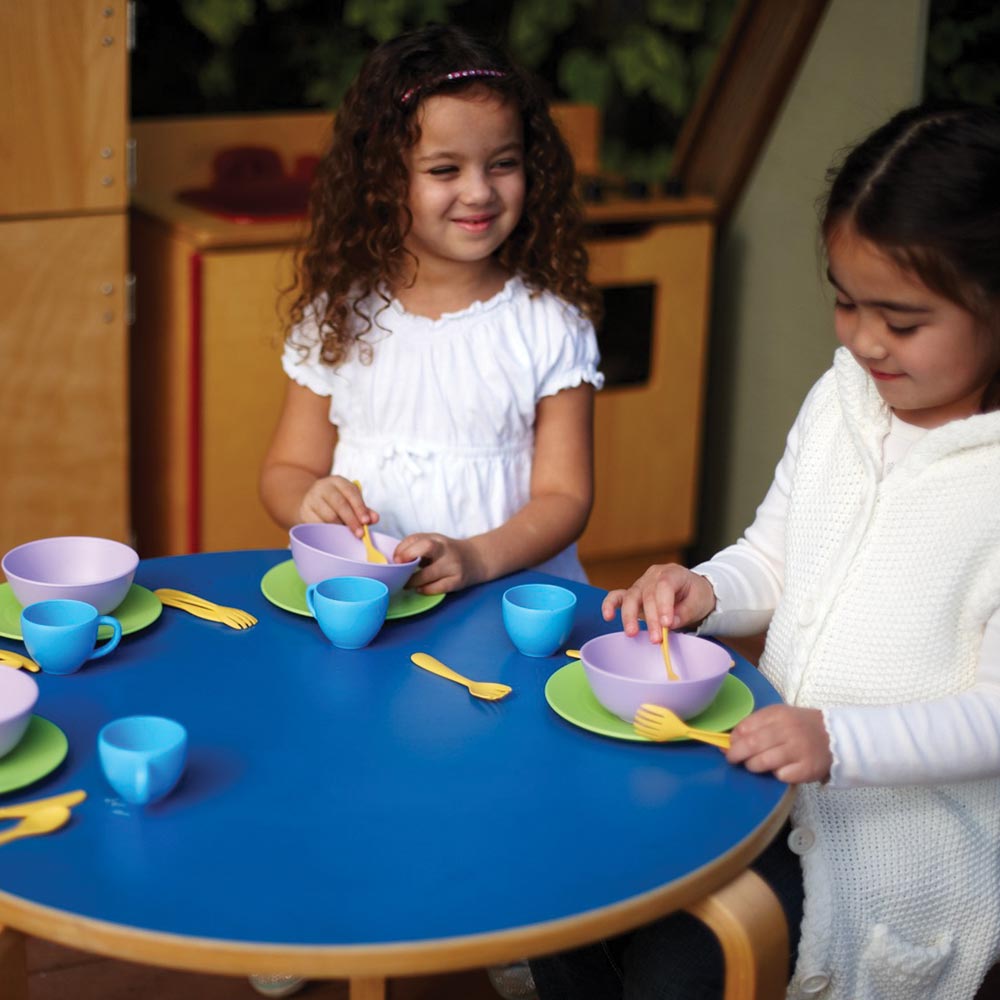 24 Piece Dinner Set, Made From 100% Recycled Plastic