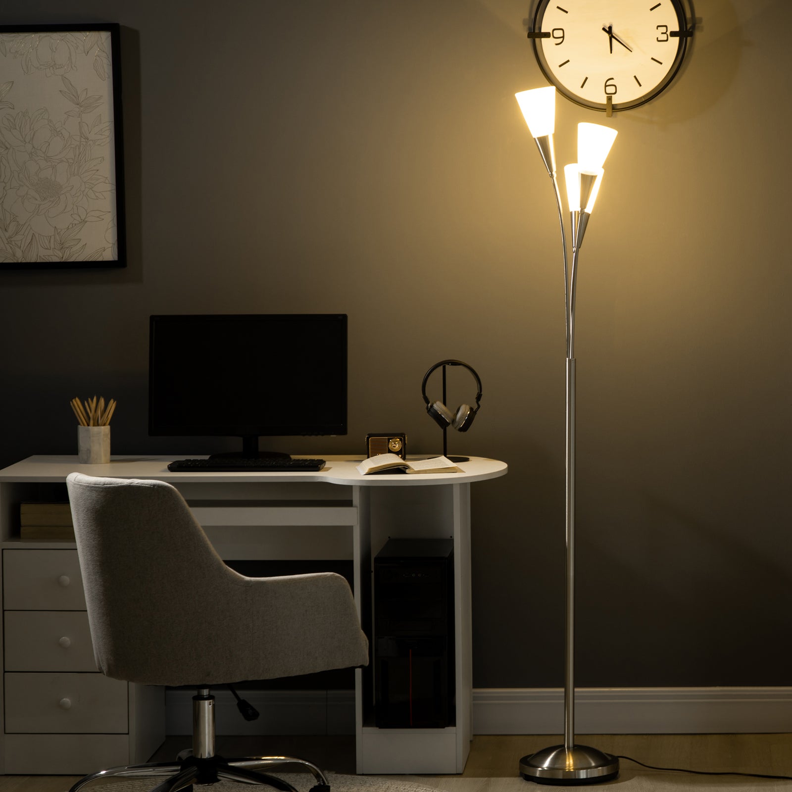Modern Upright Floor Lamp With 3 Light Steel Base