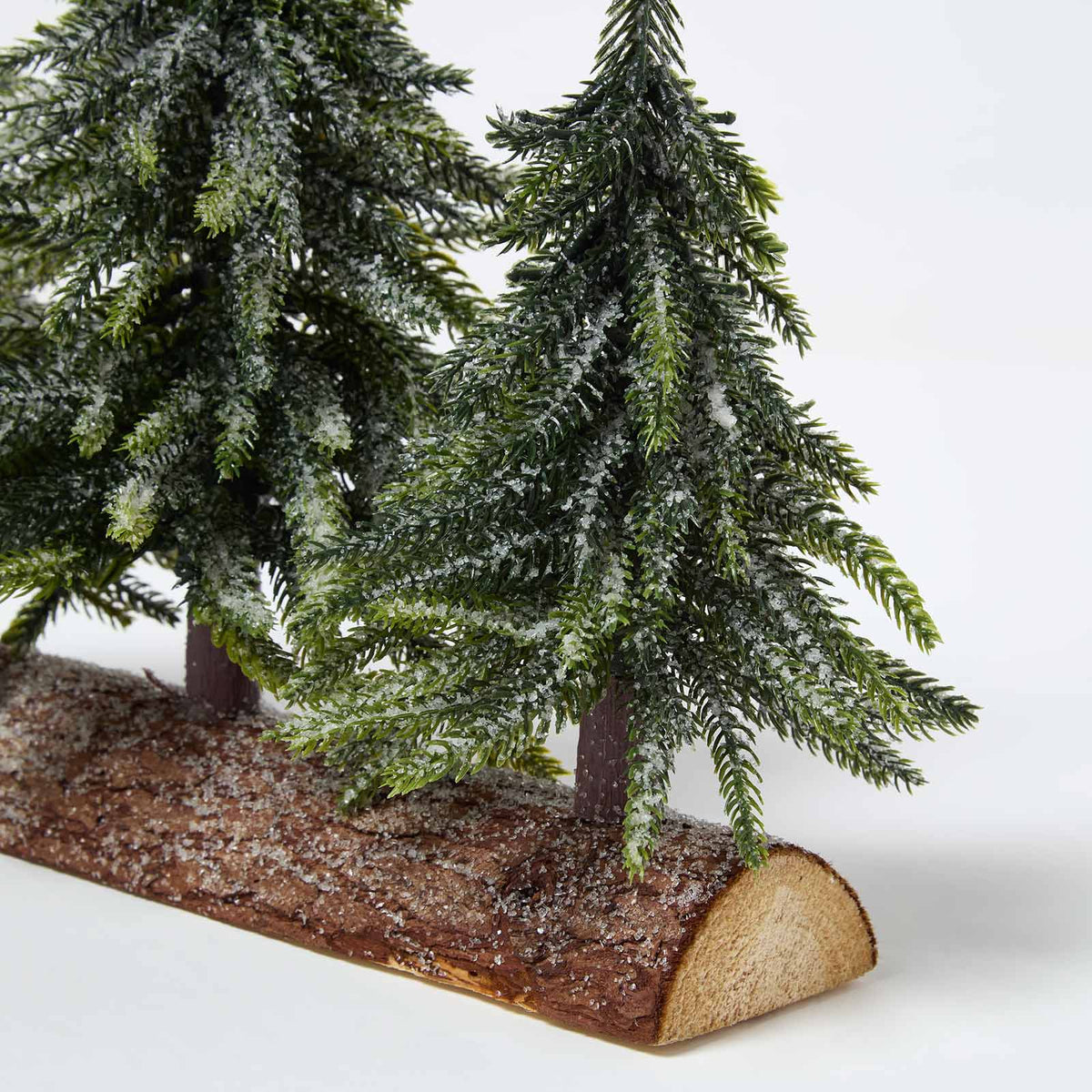 HOMESCAPES Set Of 3 Frosted Xmas Trees On Firwood Log Base, 27 X 27 Cm