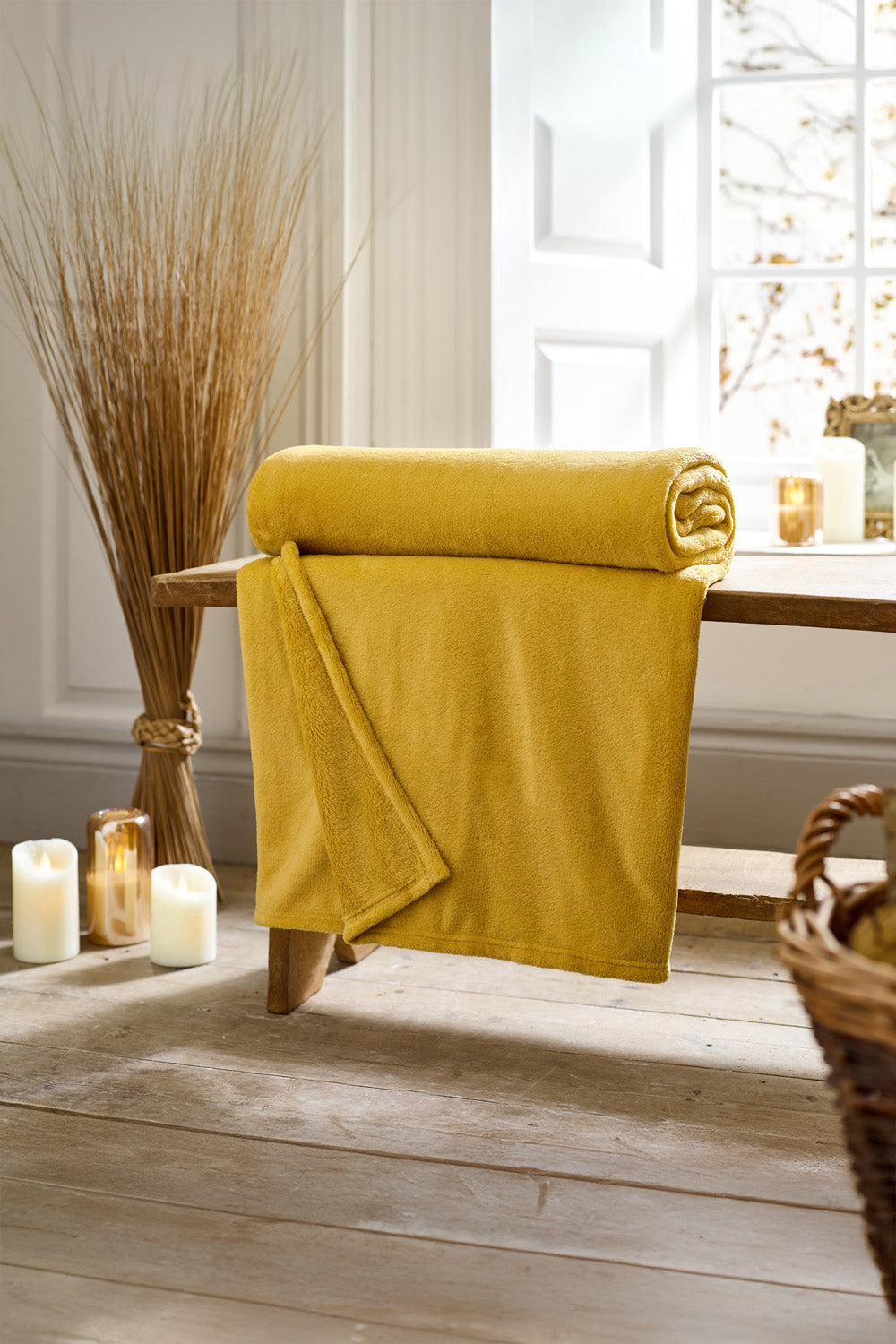 Snuggle Touch Solid Colour Fleece Throw – 140x180cm – Super Soft Plain Blanket | 140cm x 180cm | Yellow