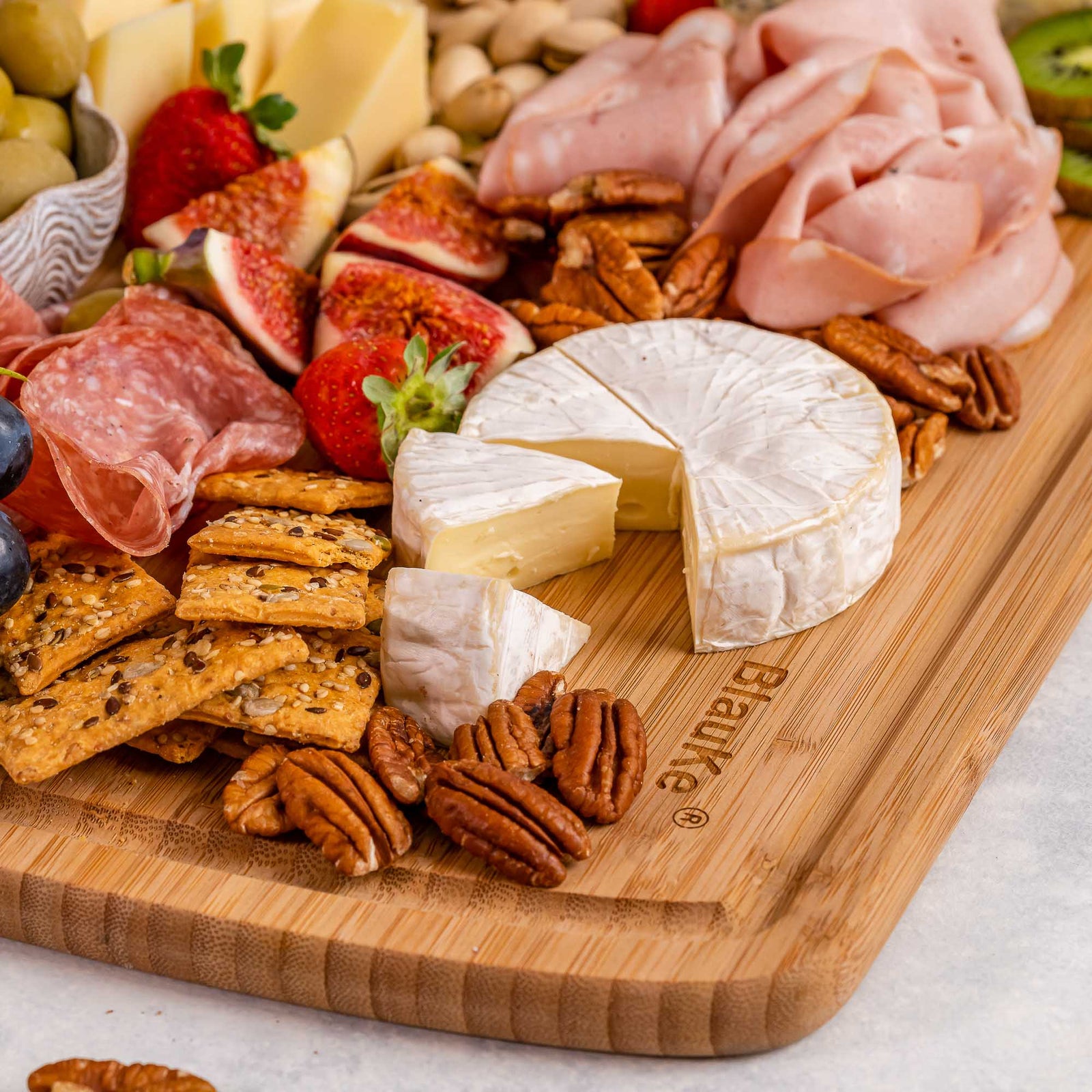 BlauKe Wood Cutting Board For Kitchen - 45x31cm Extra Large Bamboo Cutting Board With Juice Groove - Wooden Butcher Block