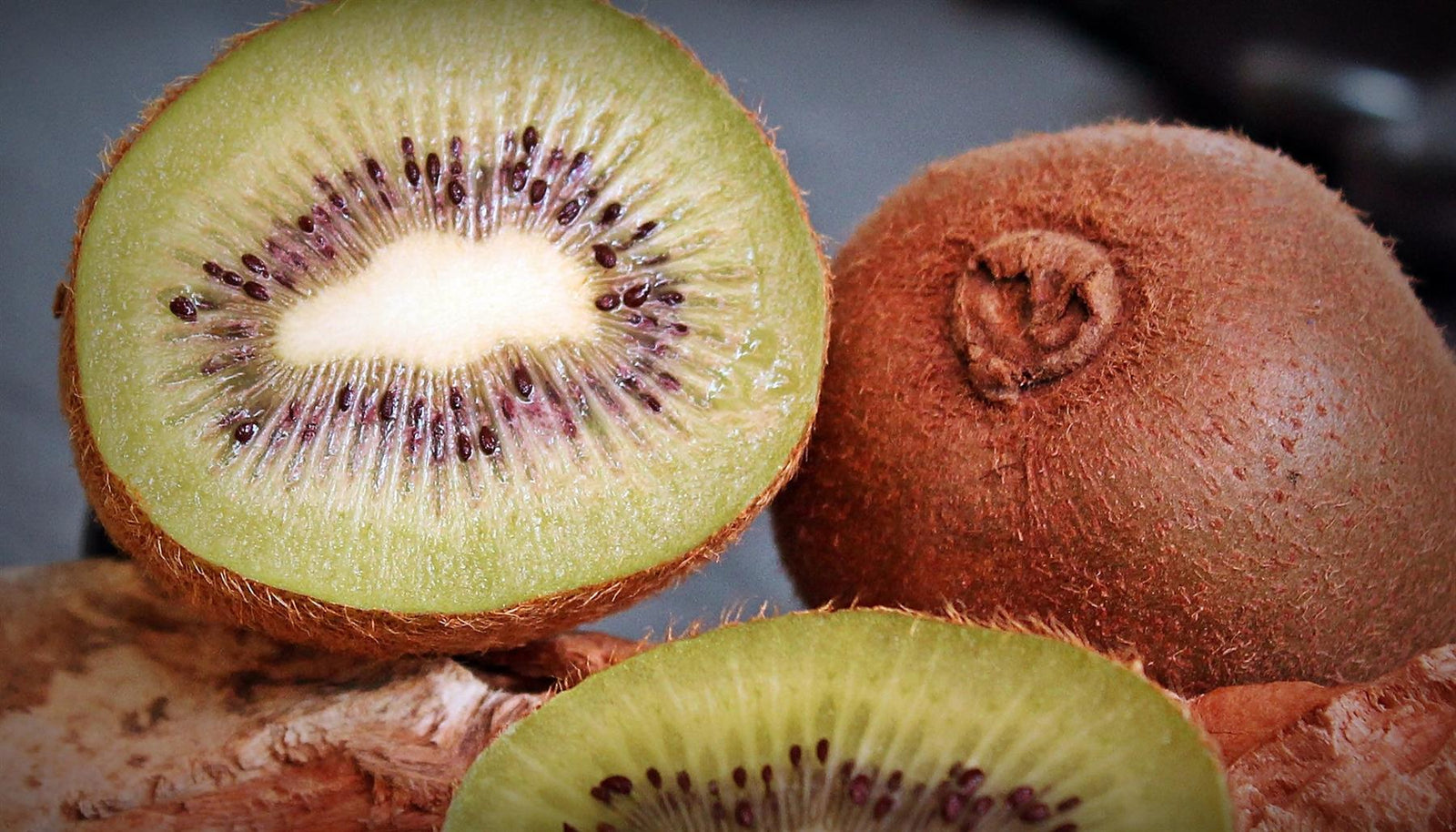 Actinidia Jenny Kiwi Self Fertile Fruit Climbing Plant 3-4ft Supplied In A 3 Litre Pot