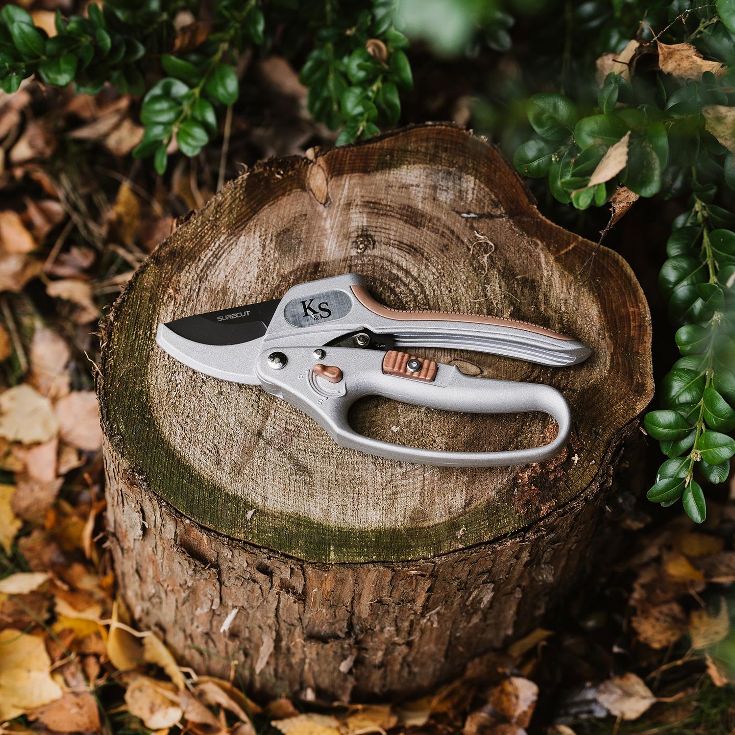 Surecut Hardwood Lite Anvil Secateur With Carbon Steel Blades