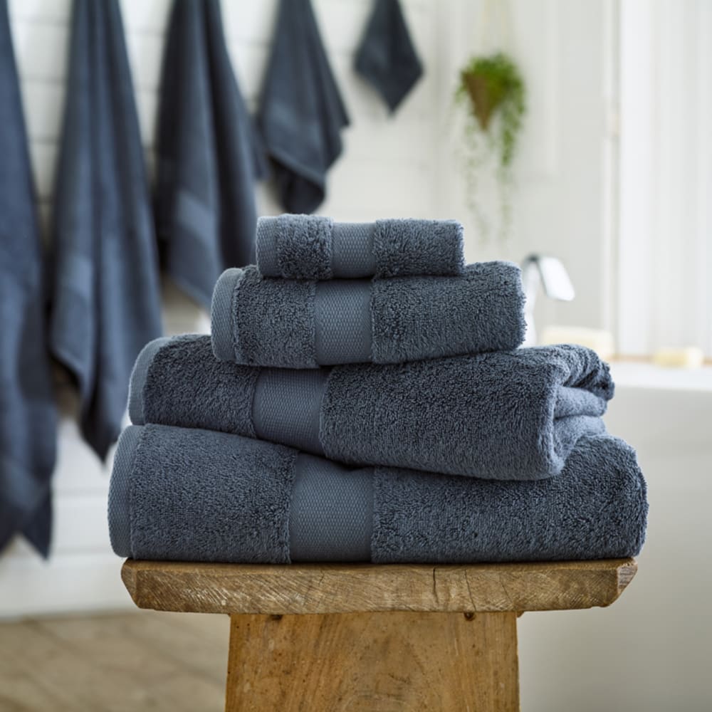 Egyptian Embrace Towels – 550gsm Egyptian Cotton, Fluffy Soft & Highly Absorbent | Face Cloth (x4) | Blue