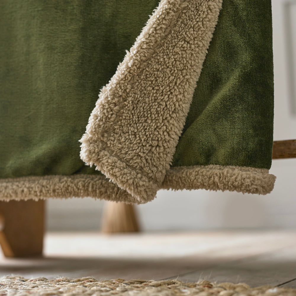 Blackbrook Ultrasoft Flannel Throw With Sherpa Back | 125cm x 150cm | Olive