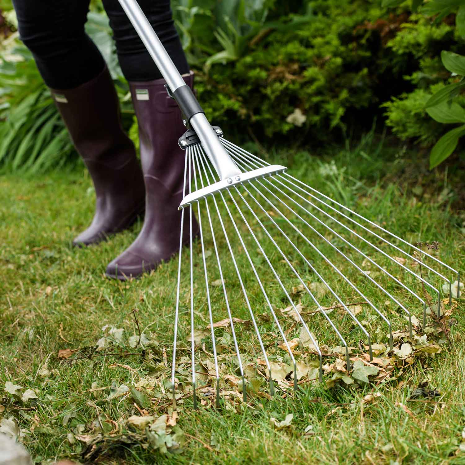 Expanding Telescopic Lawn & Leaf Rake, 15 Steel Tines, Adjustable 18cm–60cm