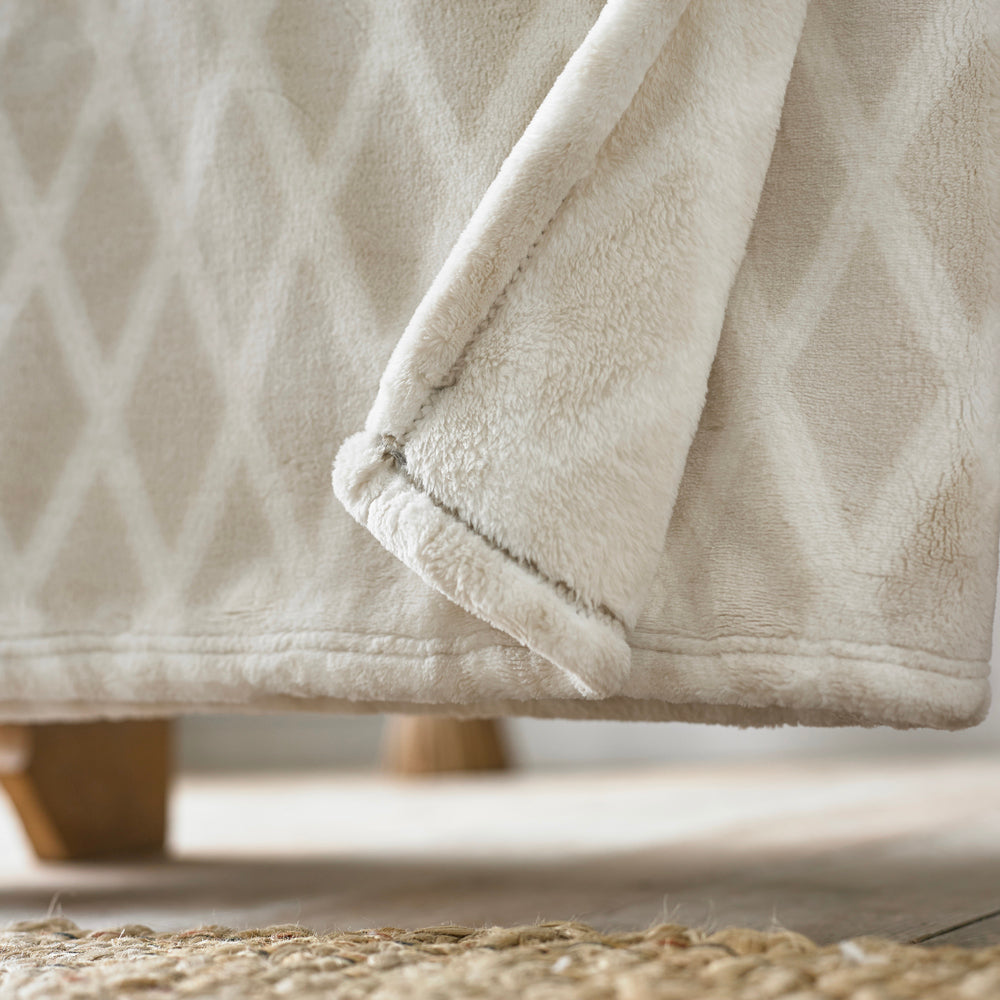 Ravenshead Printed Heavyweight Supersoft Fleece Throw | 150cm x 180cm | Beige