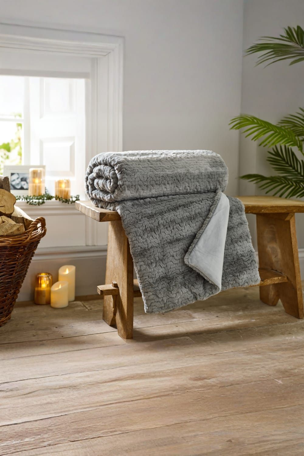 Ashridge Soft Faux Fur Throw 130x170cm – Elegant Textured Blanket | 130cm x 170cm | Grey