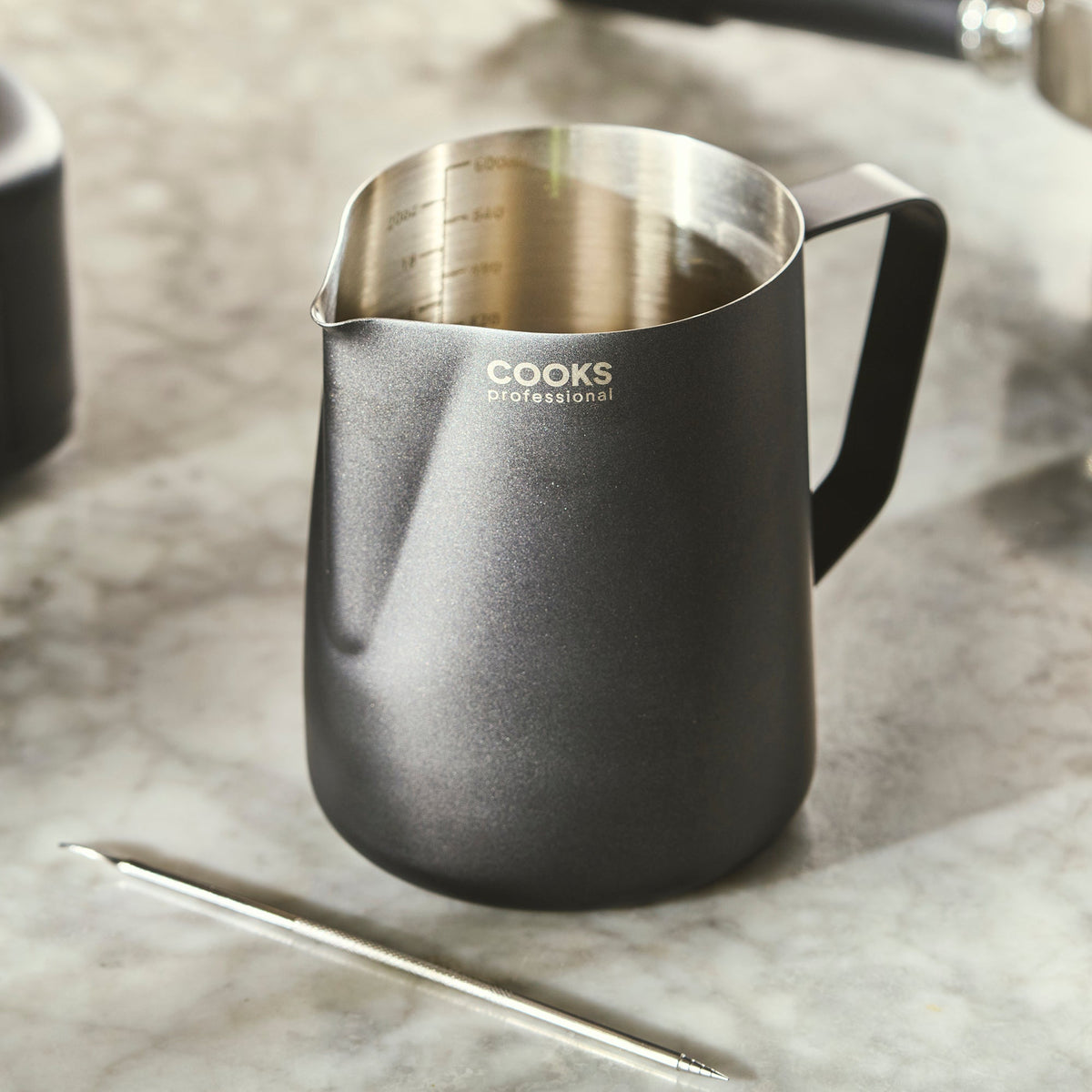 Stainless Steel Milk Steaming Jug With Latte Art Pen | 600ml | Black