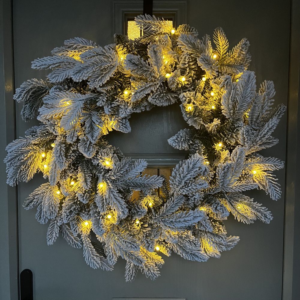 60cm Premium Mixed Branch Prelit Snow Flocked Christmas Wreath - With Timer