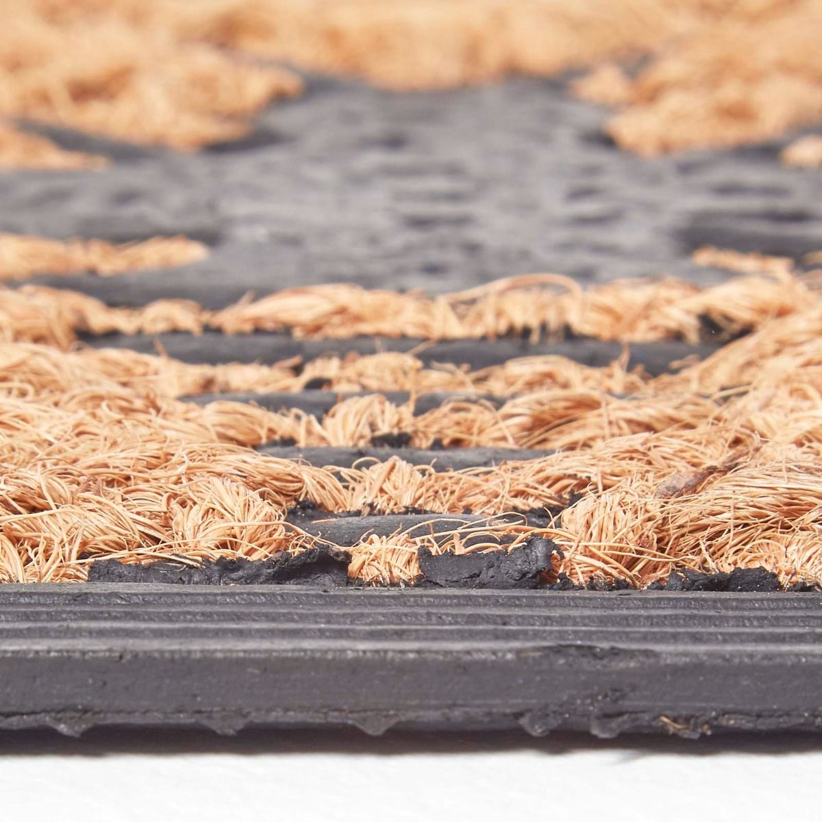 HOMESCAPES Bumble Bee Rubber & Coir Doormat