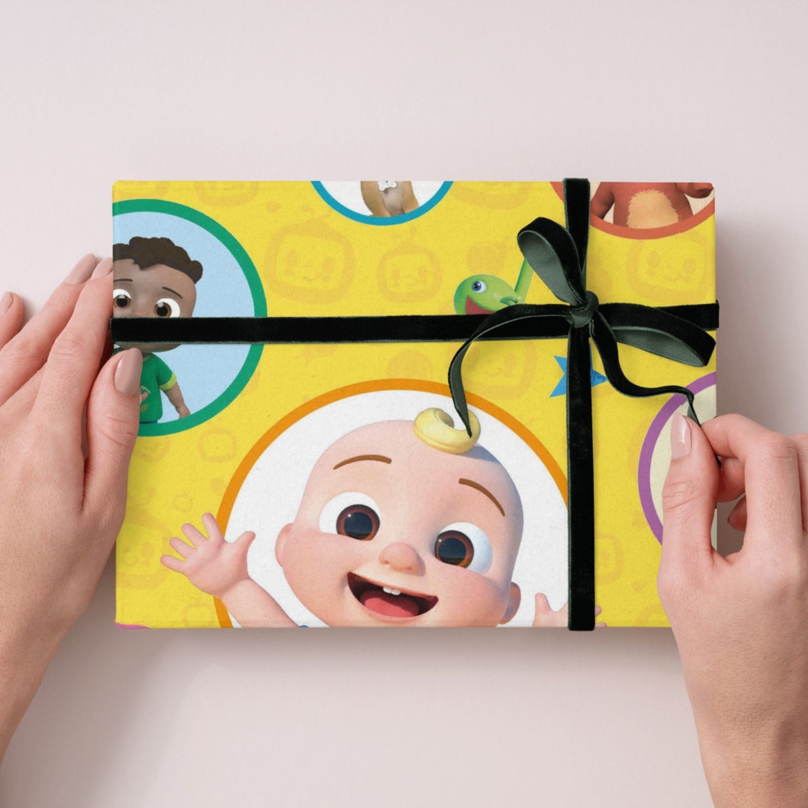 2 Sheets & 2 Tags Wrapping Paper
