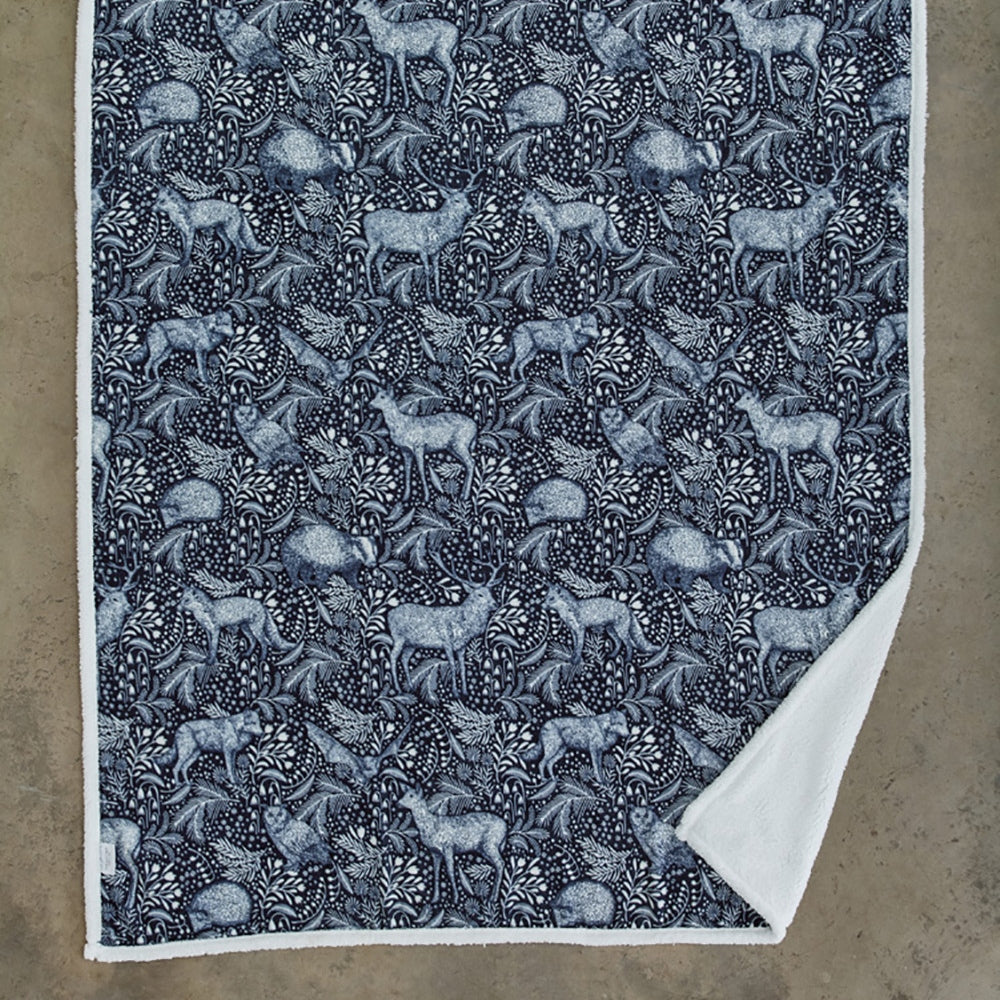 Woodland Folk Throw – Enchanted Deer Forest Flannel & Sherpa, 140x180cm | 140cm x 180cm | Navy Blue