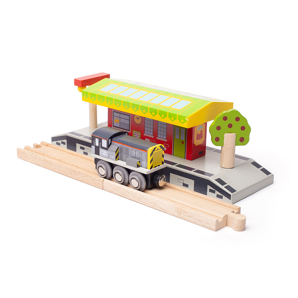 Wooden Class 8 Diesel Shunter Train Engine
