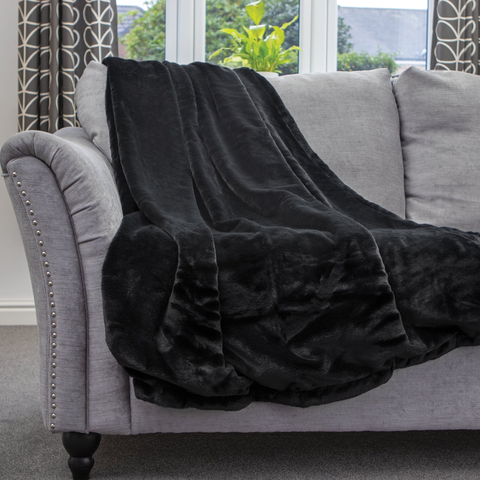 Blanket Throw Soft Faux Fur 160 X 130cm Fleece Overblanket Fluffy Blanket  For Sofa & Beds | L | Black