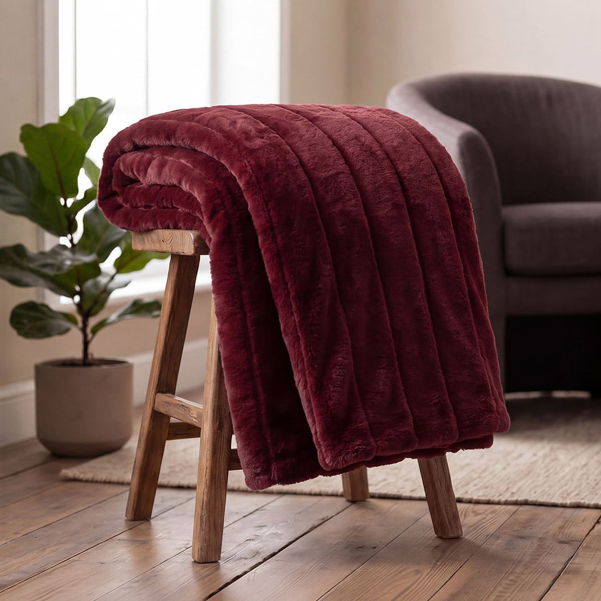 Hockley Faux Fur Throw | 150cm x 200cm | Ruby
