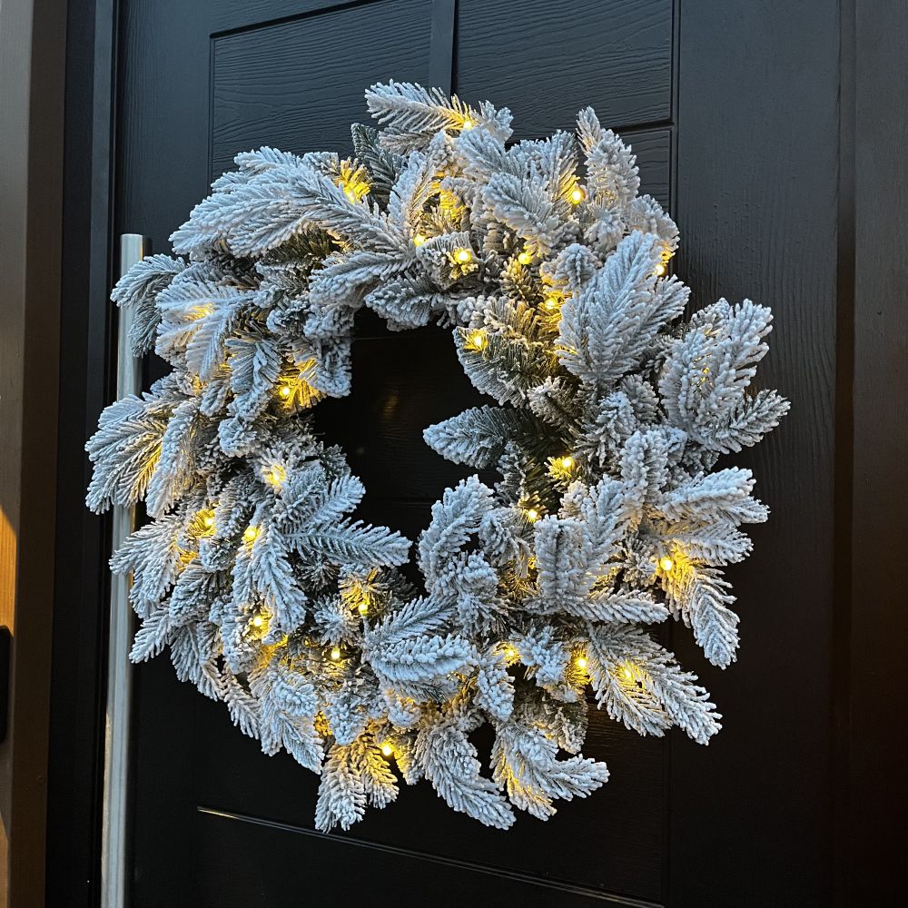 60cm Premium Mixed Branch Prelit Snow Flocked Christmas Wreath - With Timer