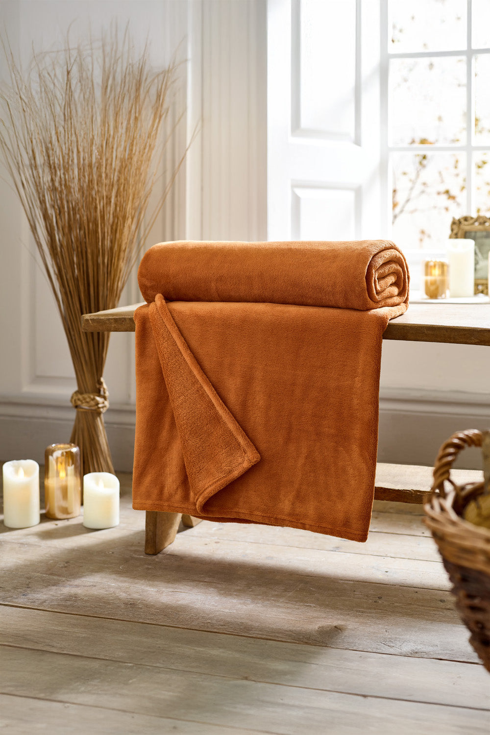 Snuggle Touch Solid Colour Fleece Throw – 140x180cm – Super Soft Plain Blanket | 140cm x 180cm | Orange
