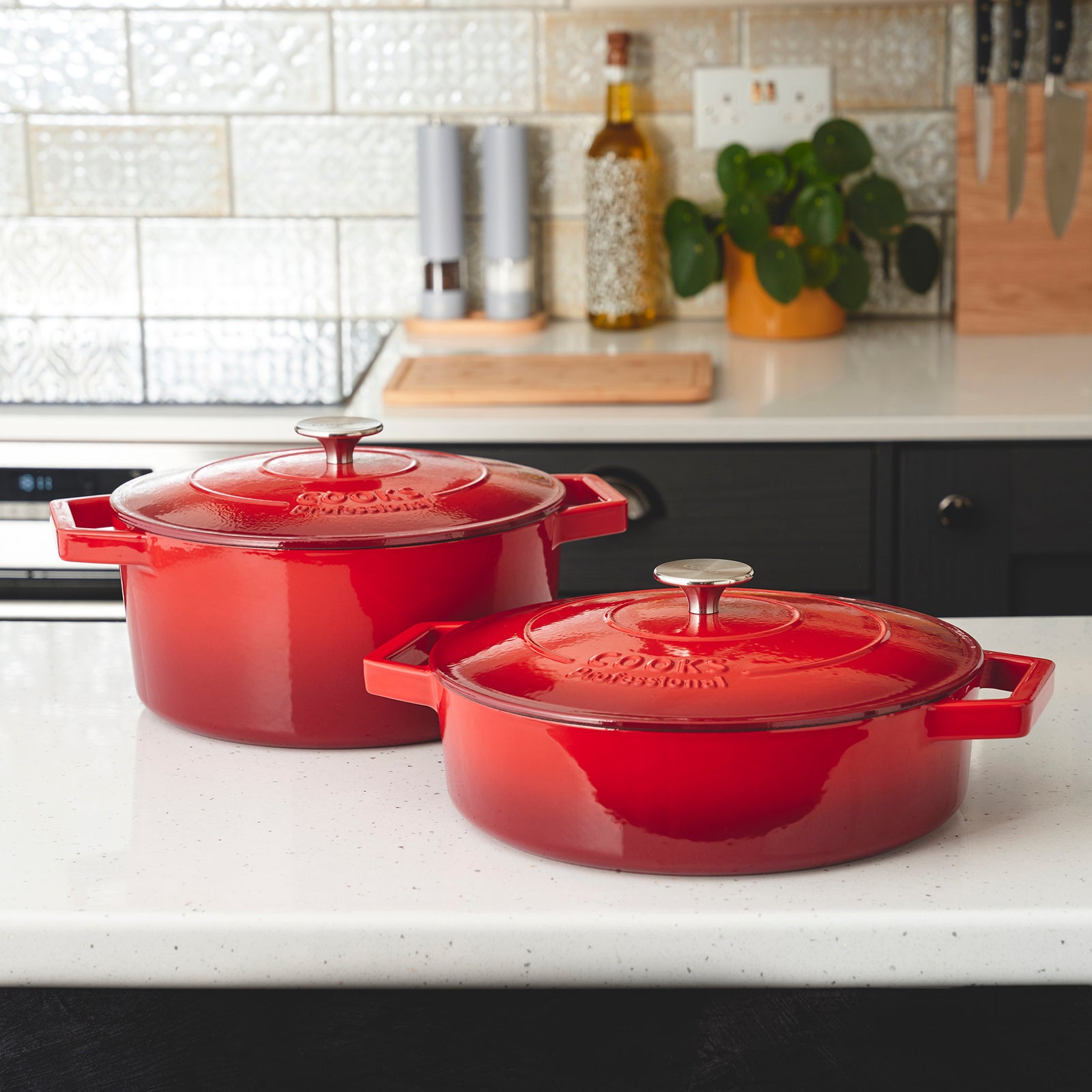 Cast Iron Casserole Set Of 2 26cm & 28cm / 4.3l & 5.8l Dishes Oven Proof Enamelled Cast Iron Pans With Lids | Red
