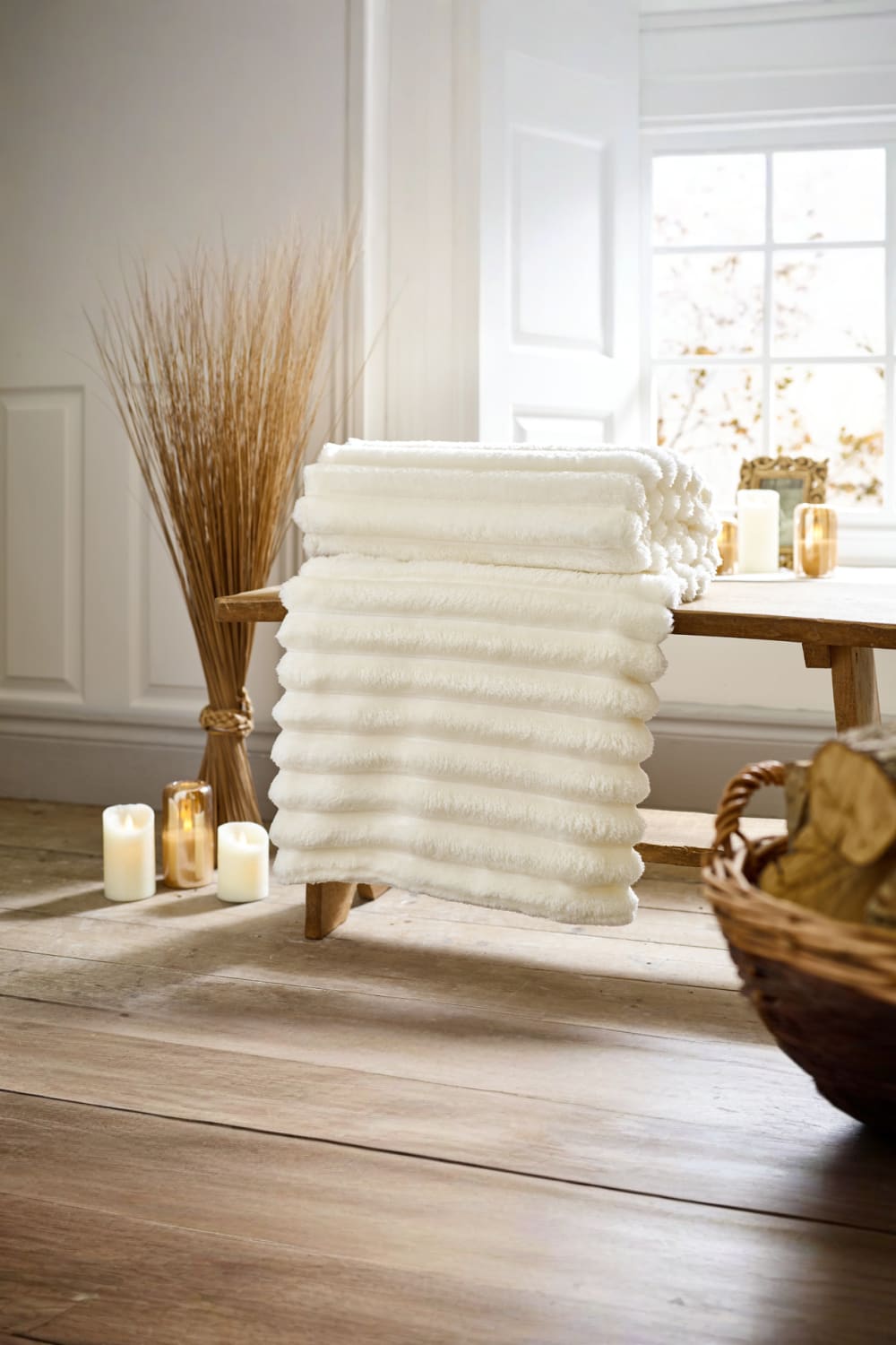 Alnwick Supersoft Ribbed Plush Throw – 140x180cm Cosy Sofa & Bed Blanket | 140cm x 180cm | Cream