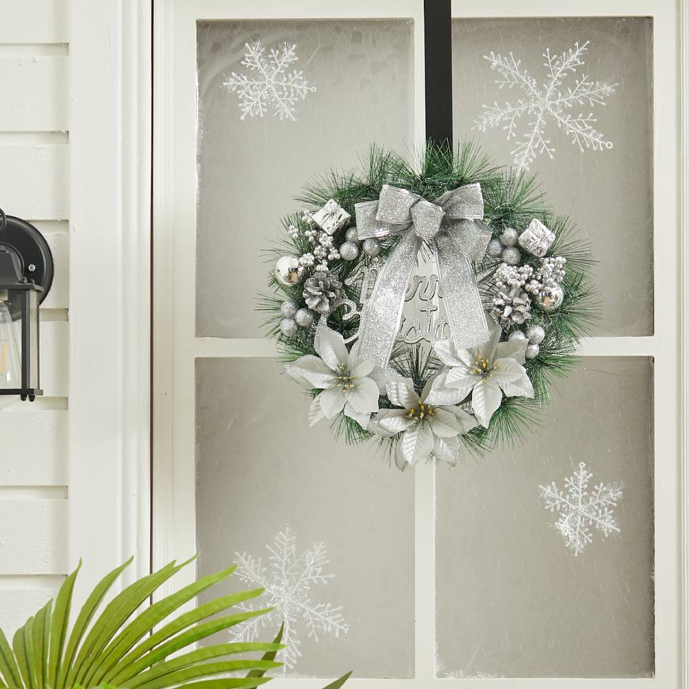 Elegant Christmas Wreath With Mixed Decorations