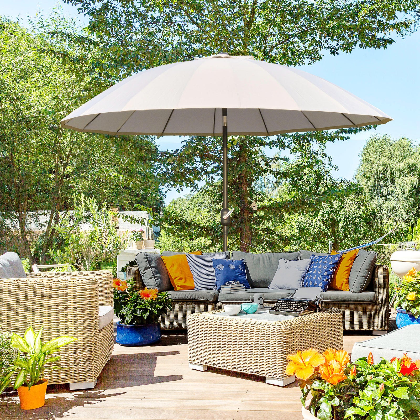 2.5m Curved Parasol With Metal Pole | White