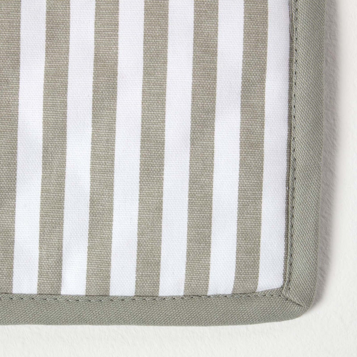 HOMESCAPES Grey Stripe Cotton Pot Holder