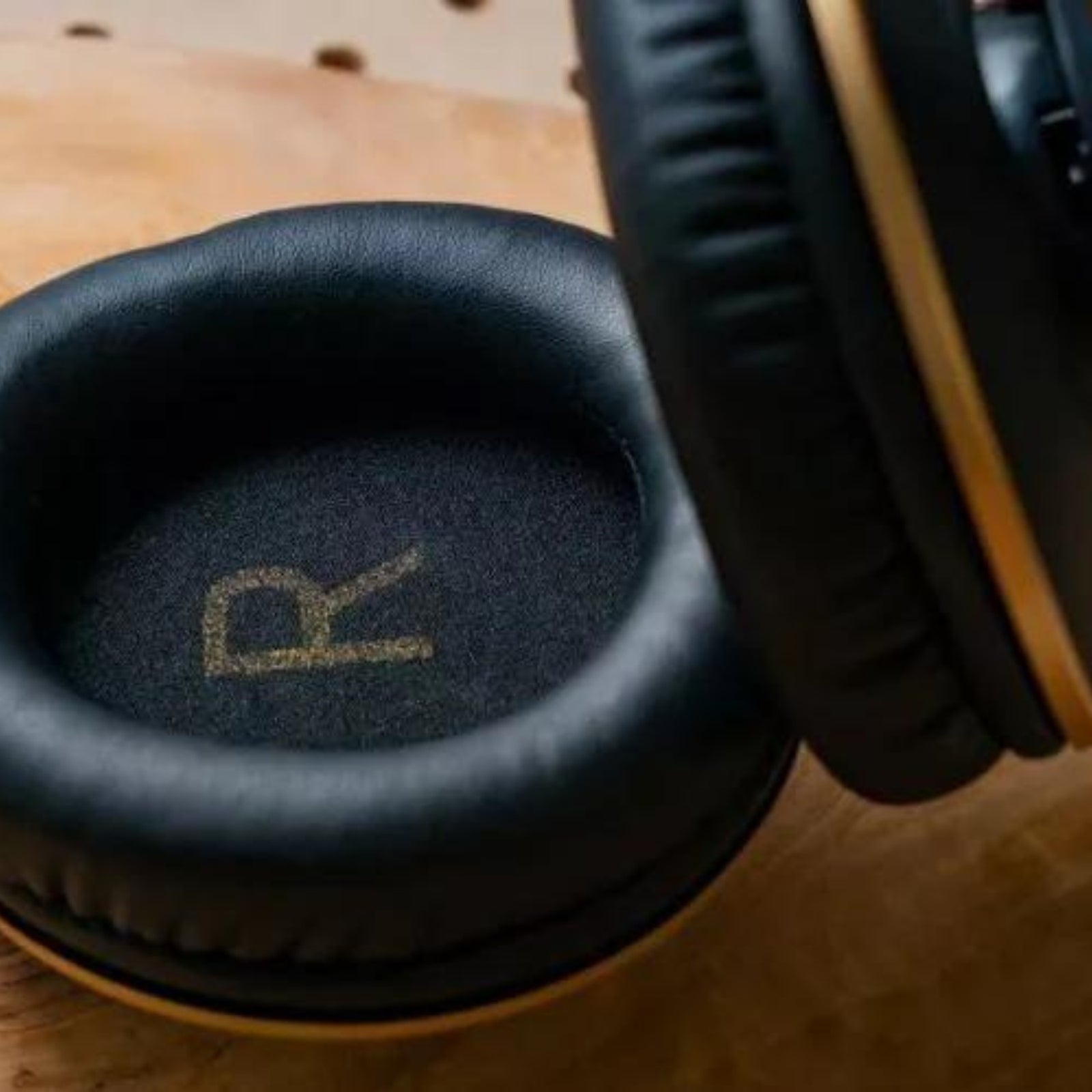 K92 Closed-back Over Ear Monitoring Headphones