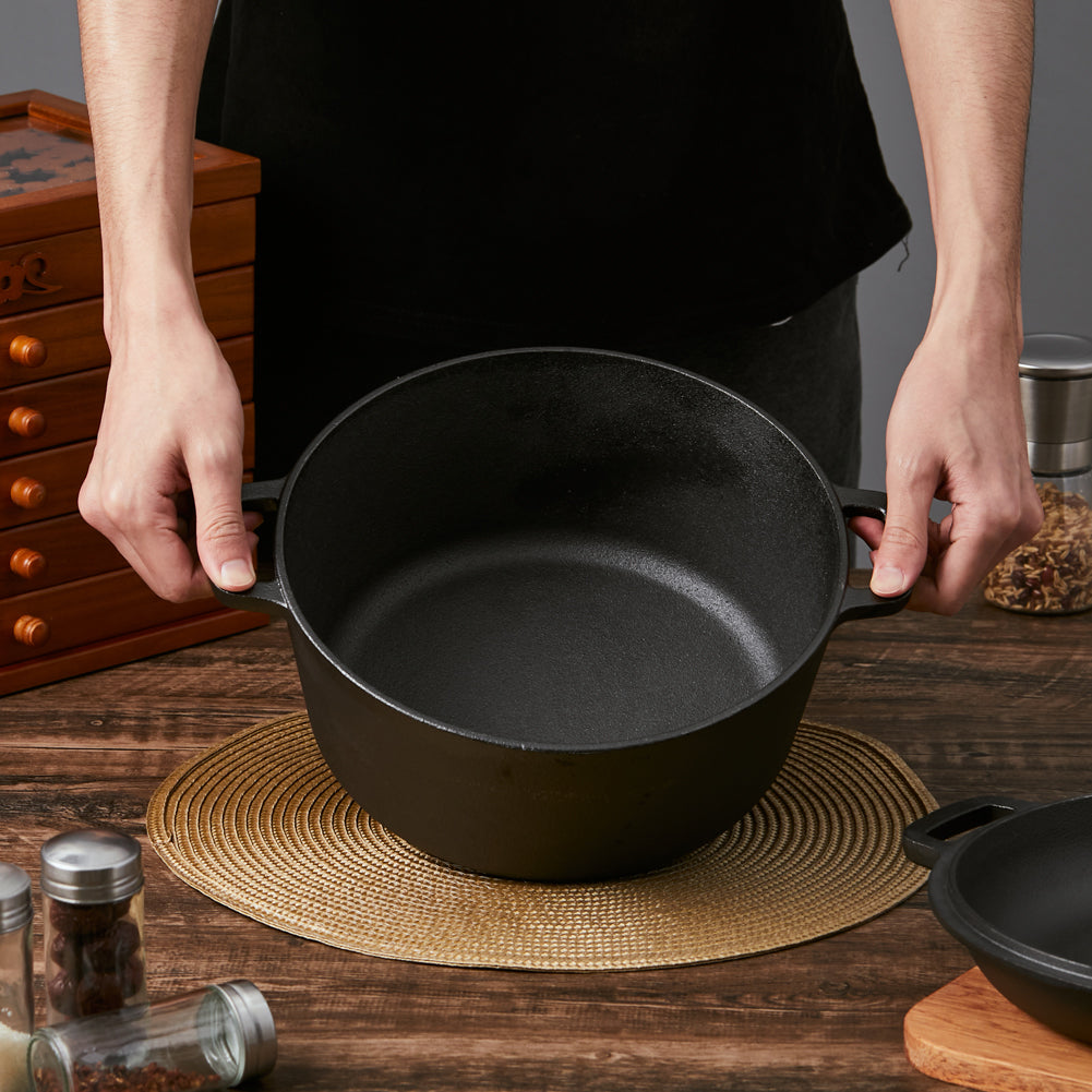2-in-1 5L Cast Iron Dutch Oven with Reversible Lid
