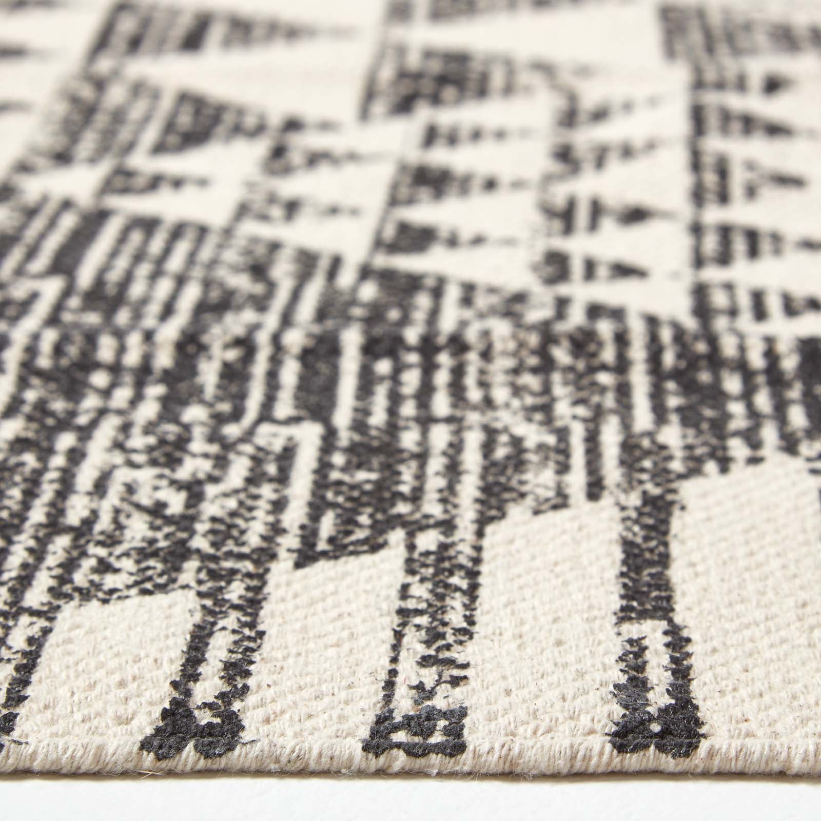 Delphi Geometric Style 100% Cotton Printed Rug | 150cm x 220cm | Black & White