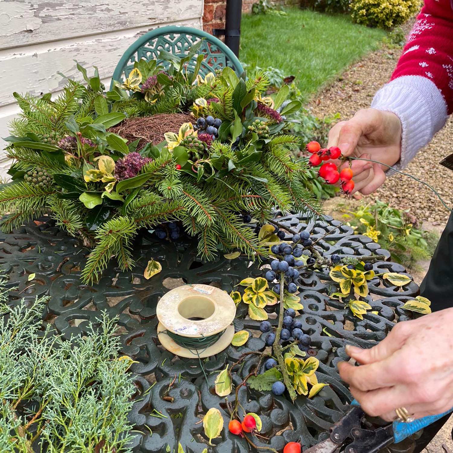 Simon King Wreath Nester For Small Birds 40cm | Brown
