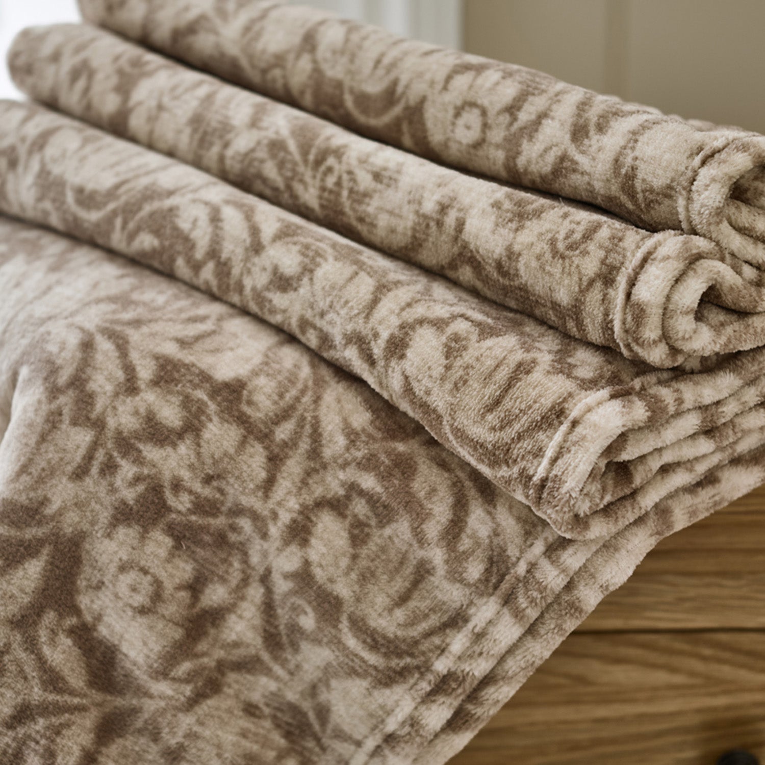 Deyongs Supersoft Mable's Garden  Print Coral Fleece Throw