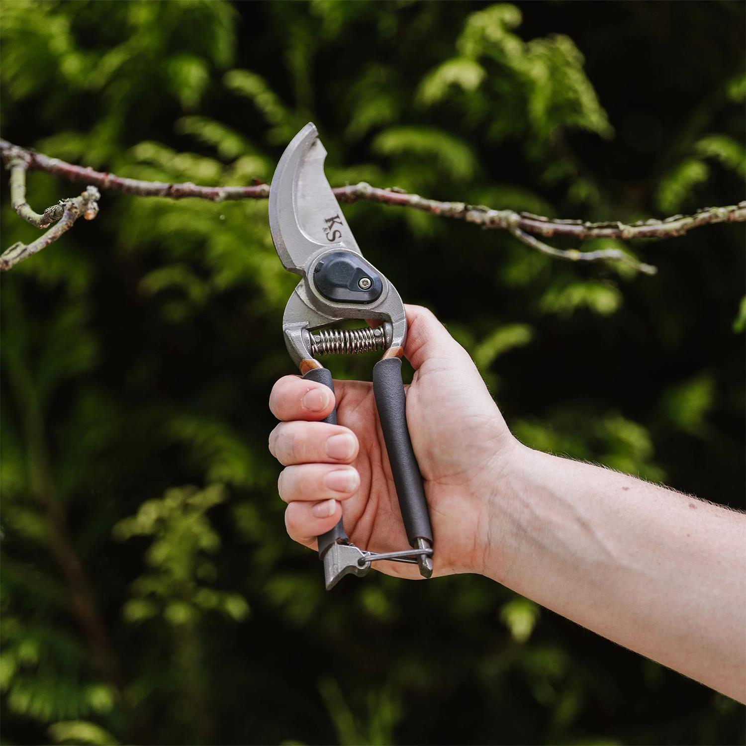 Traditional Bypass Secateurs With High Quality Carbon Steel Blades