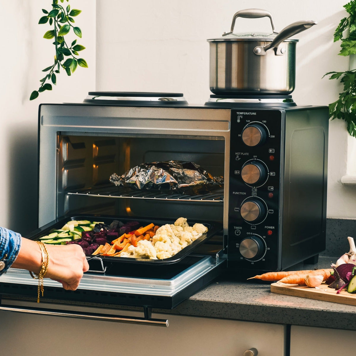 28l Mini Oven With 2 Hobs - Electric Countertop Cooker | 28l | Black & Silver