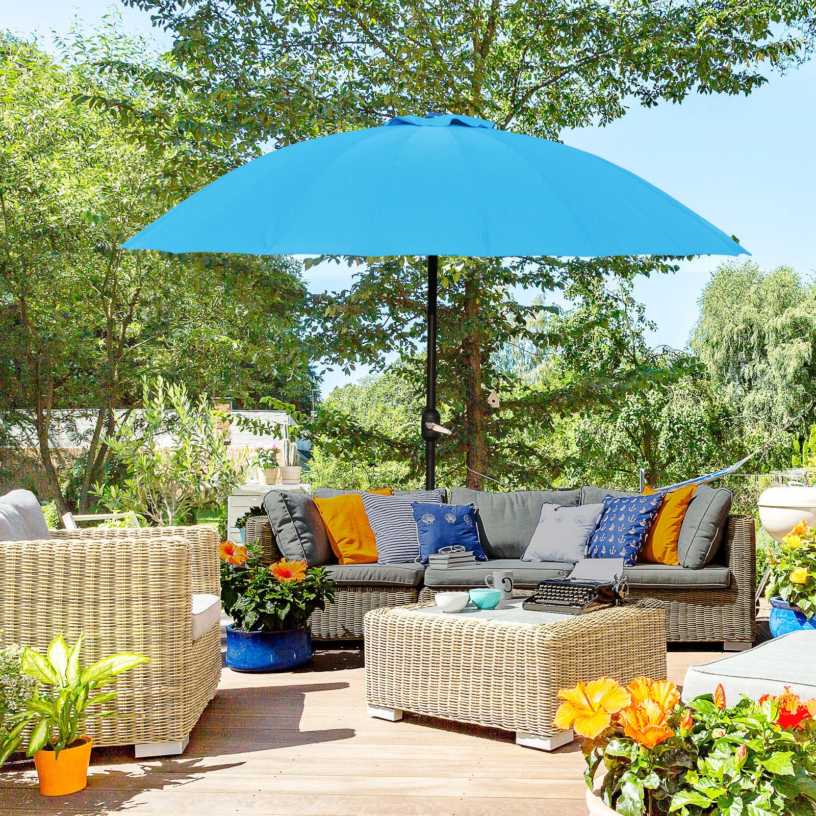 2.5m Curved Parasol With Metal Pole | Blue