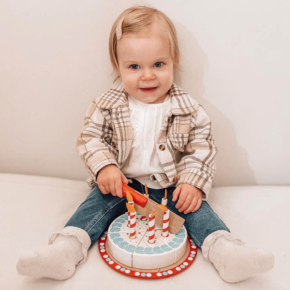 Wooden Birthday Cake Toy, Includes 6 Slices & Cake Slicer