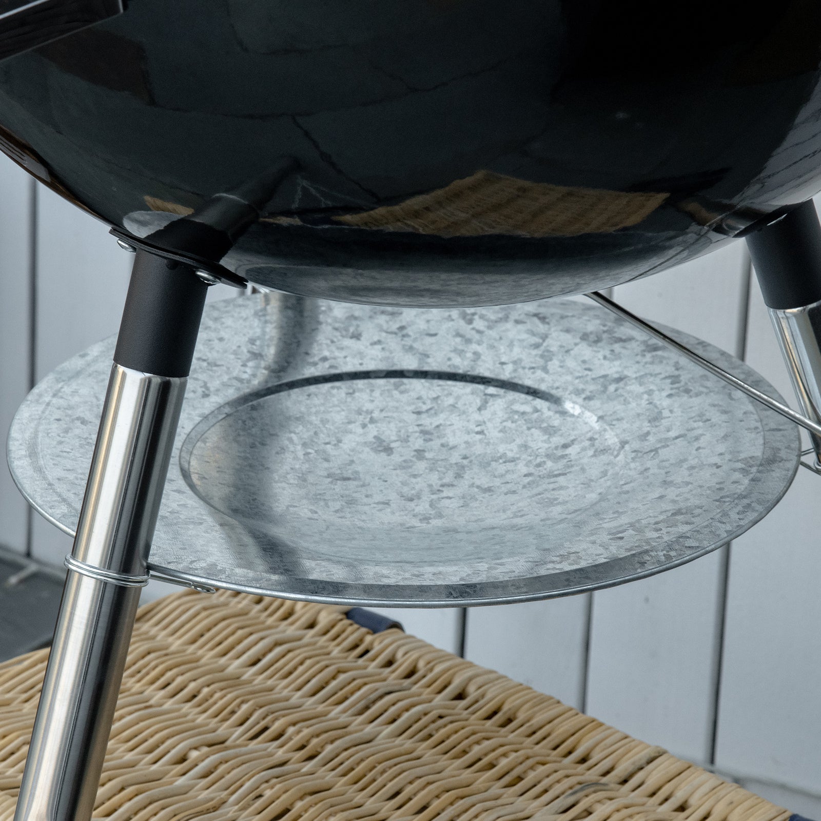 Kettle Charcoal Bbq With Thermometer & Shelf