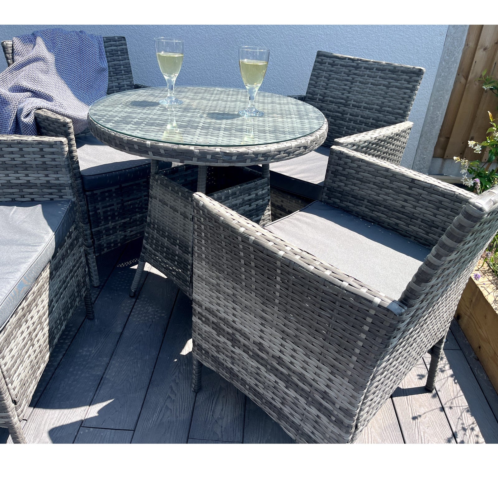 Amazon 5-piece Rattan Wicker Relaxed Garden Dining Set