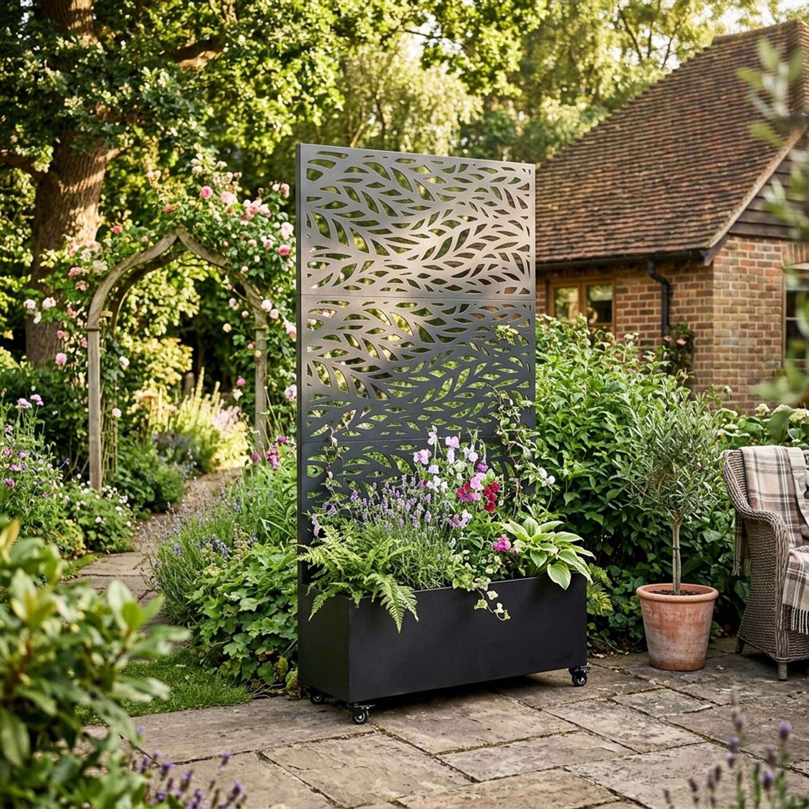 Metal Privacy Screen With Plant Pot - Leaf | Anthracite Grey