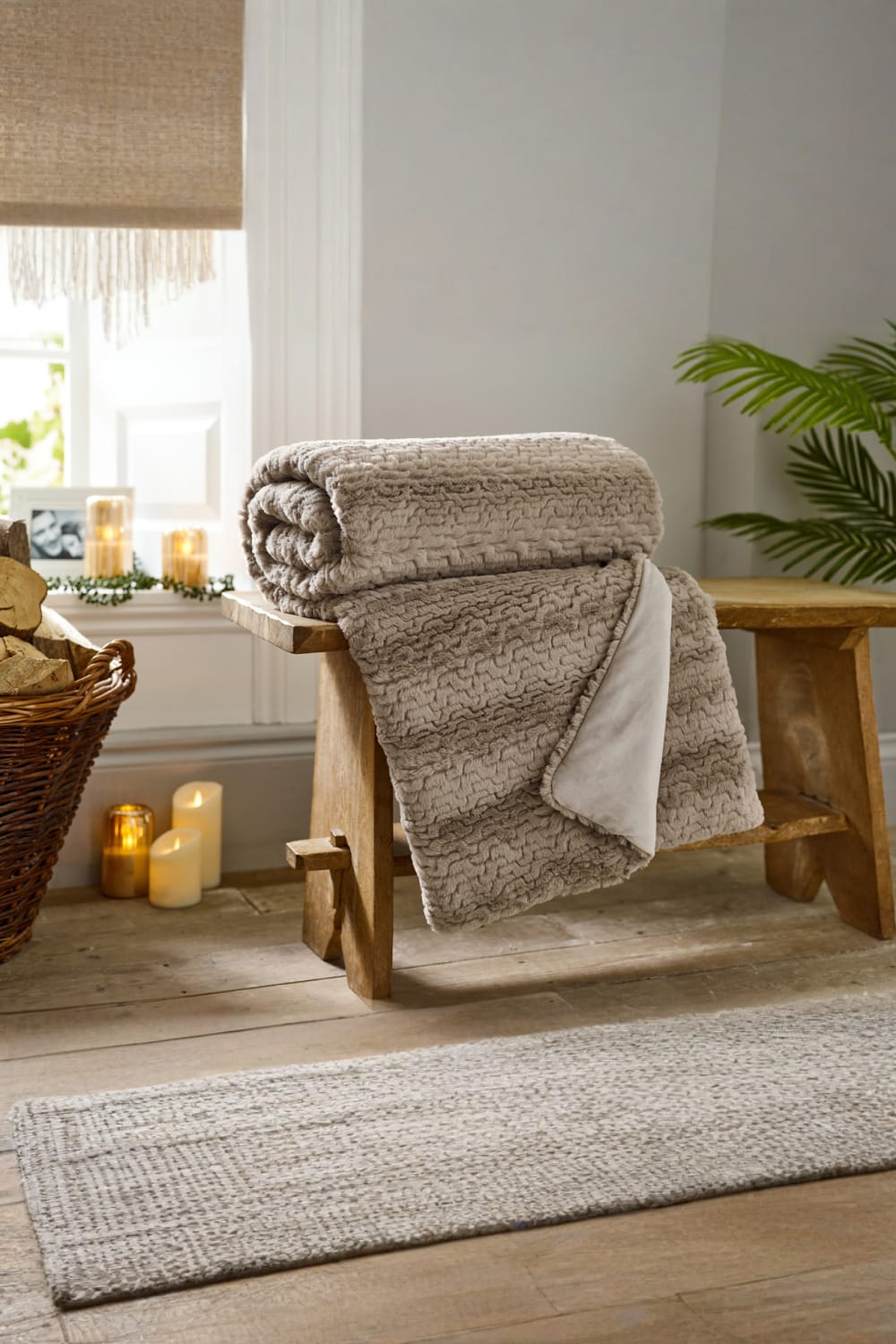 Ashridge Soft Faux Fur Throw 130x170cm – Elegant Textured Blanket | 130cm x 170cm | Fawn